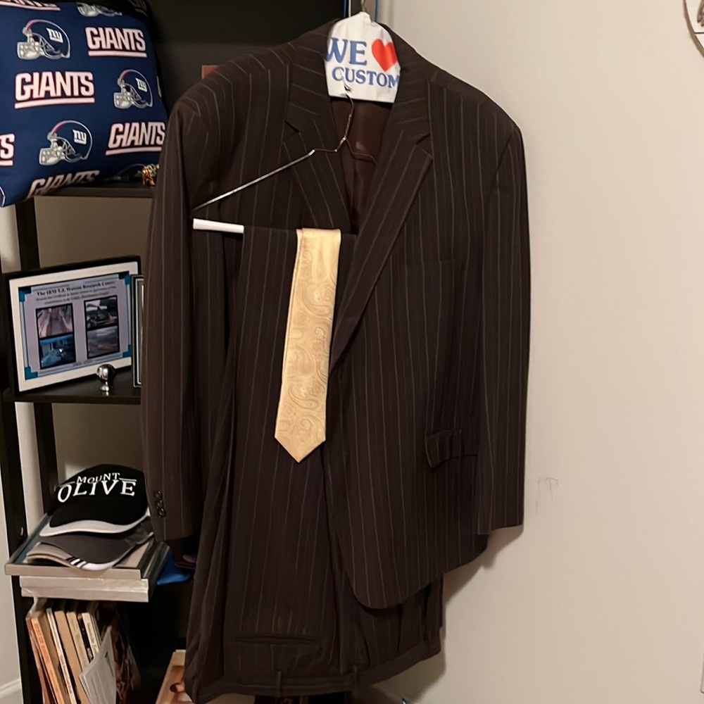 tall man, 6’2”, the pants 50 waist and 32 inseam. Brown & cream/tan stripes.